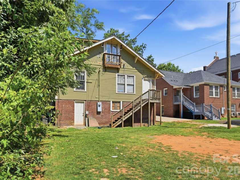 209 Grandin Road, Charlotte, NC 28208.  MLS# CAR4394635, YatesRealty ID 32549. 