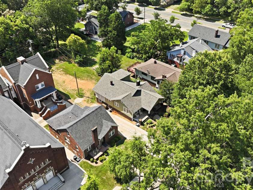 209 Grandin Road, Charlotte, NC 28208.  MLS# CAR4394635, YatesRealty ID 32549. 