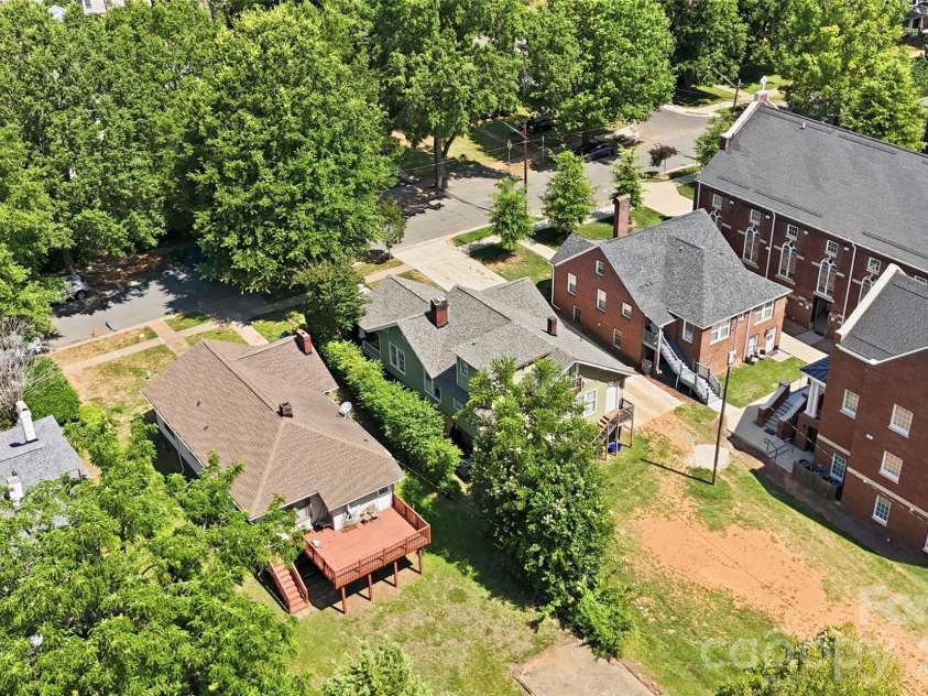 209 Grandin Road, Charlotte, NC 28208.  MLS# CAR4394635, YatesRealty ID 32549. 