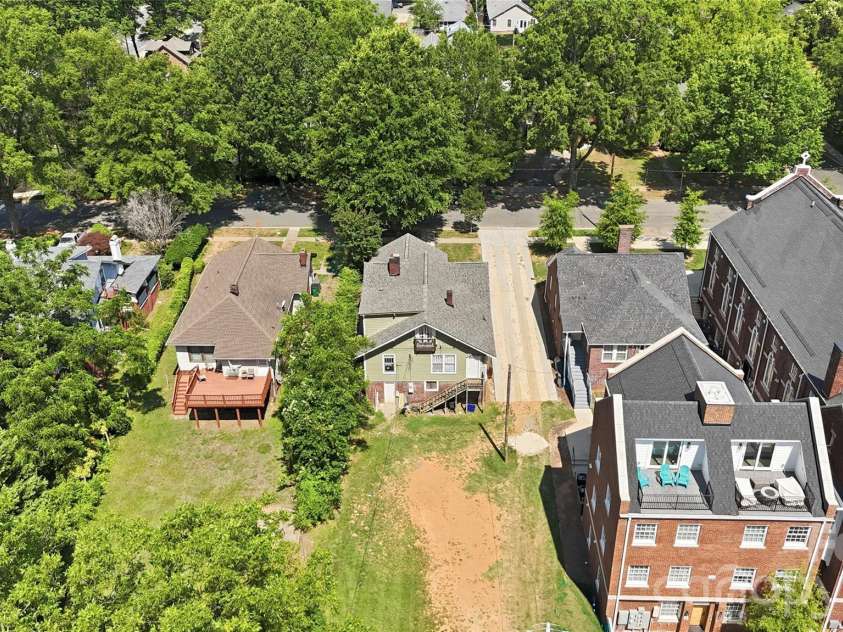 209 Grandin Road, Charlotte, NC 28208.  MLS# CAR4394635, YatesRealty ID 32549. 