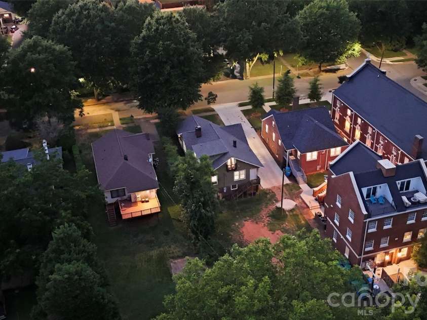 209 Grandin Road, Charlotte, NC 28208.  MLS# CAR4394635, YatesRealty ID 32549. 