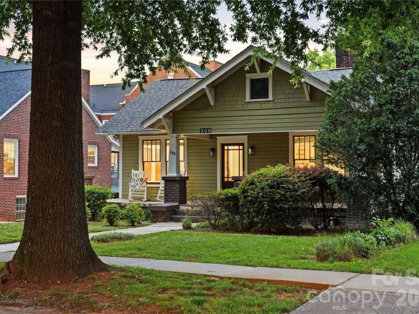 209 Grandin Road, Charlotte, NC 28208.  MLS# CAR4394635, YatesRealty ID 32549. 