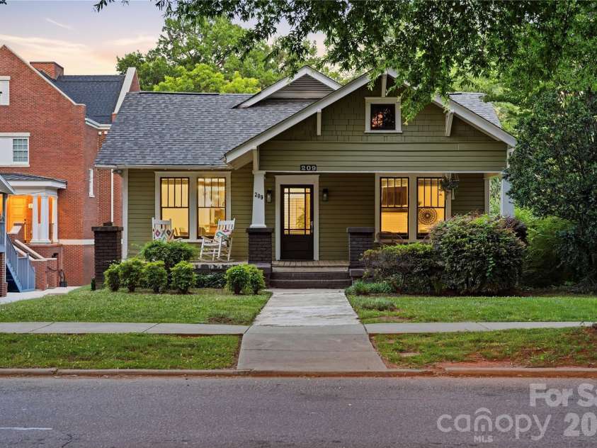 209 Grandin Road, Charlotte, NC 28208.  MLS# CAR4394635, YatesRealty ID 32549. 