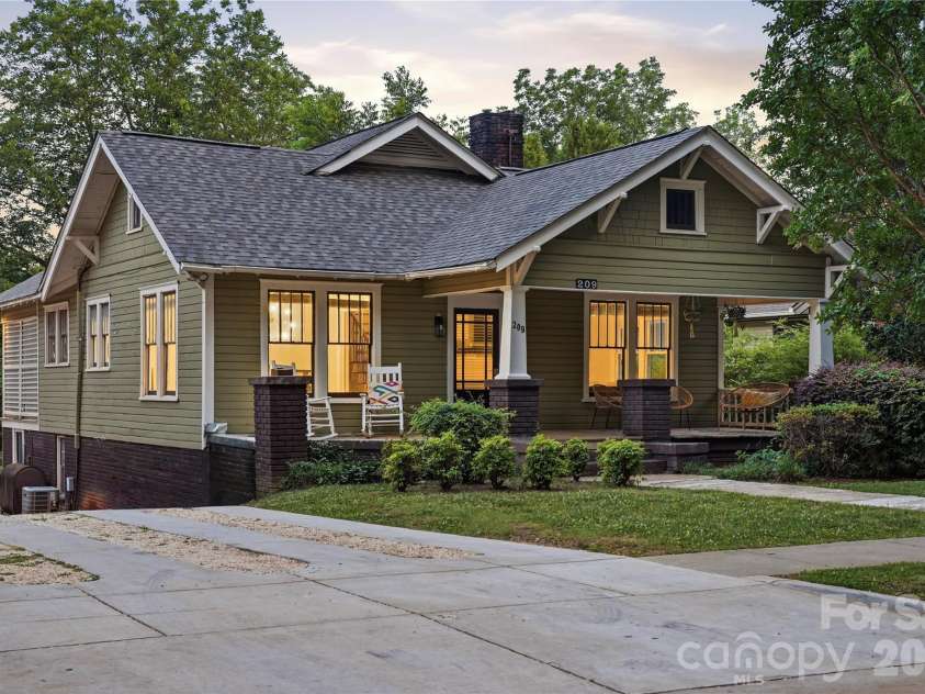 209 Grandin Road, Charlotte, NC 28208.  MLS# CAR4394635, YatesRealty ID 32549. 