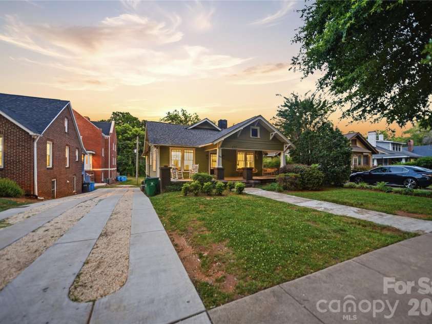 209 Grandin Road, Charlotte, NC 28208.  MLS# CAR4394635, YatesRealty ID 32549. 