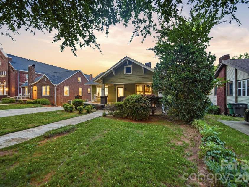 209 Grandin Road, Charlotte, NC 28208.  MLS# CAR4394635, YatesRealty ID 32549. 