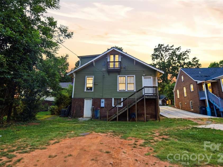 209 Grandin Road, Charlotte, NC 28208.  MLS# CAR4394635, YatesRealty ID 32549. 