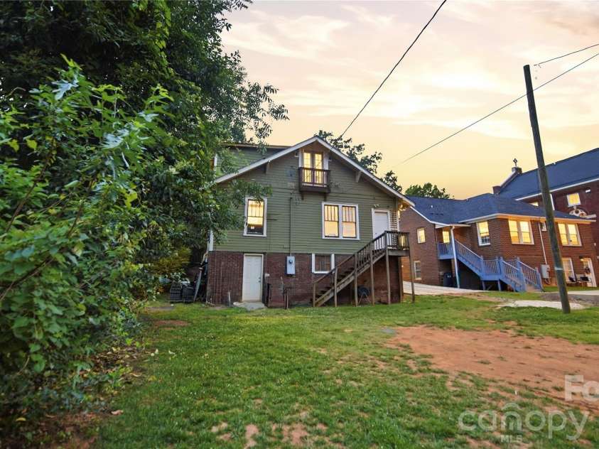 209 Grandin Road, Charlotte, NC 28208.  MLS# CAR4394635, YatesRealty ID 32549. 