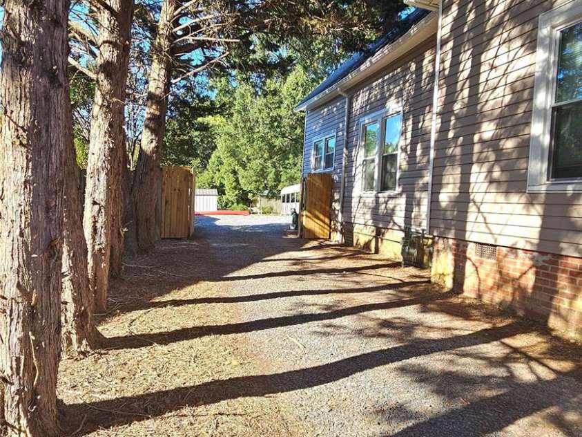 218 Wilson Street, Albemarle, NC 28001.  MLS# CAR4301055, YatesRealty ID 3255. 