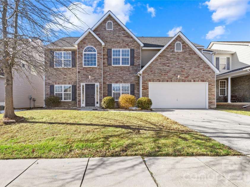 2704 Piersland Drive, Matthews, NC 28104.  MLS# CAR4343467, YatesRealty ID 3255. 