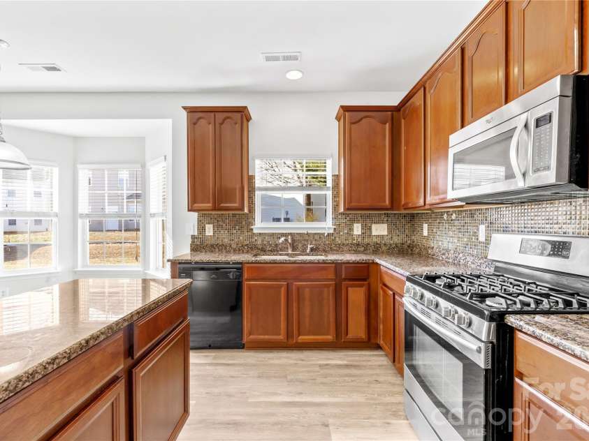 2704 Piersland Drive, Matthews, NC 28104.  MLS# CAR4343467, YatesRealty ID 3255. 