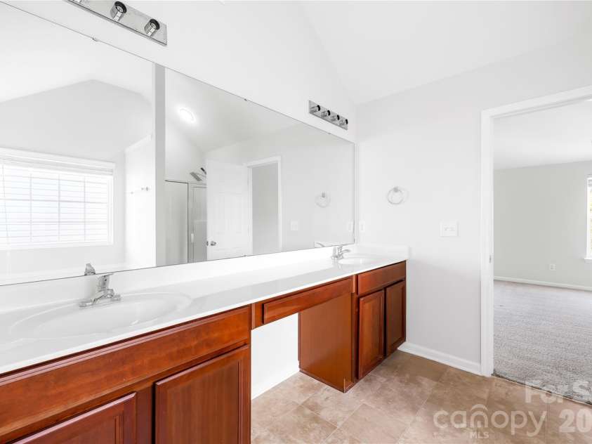 2704 Piersland Drive, Matthews, NC 28104.  MLS# CAR4343467, YatesRealty ID 3255. 