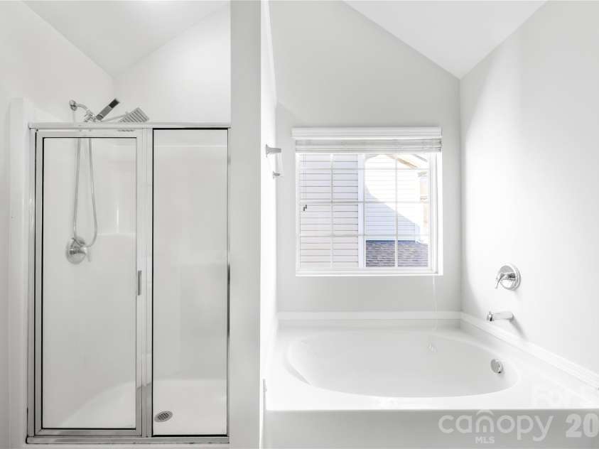 2704 Piersland Drive, Matthews, NC 28104.  MLS# CAR4343467, YatesRealty ID 3255. 