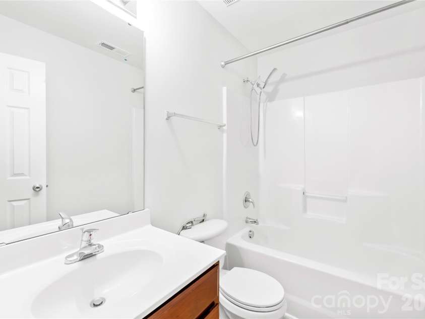 2704 Piersland Drive, Matthews, NC 28104.  MLS# CAR4343467, YatesRealty ID 3255. 