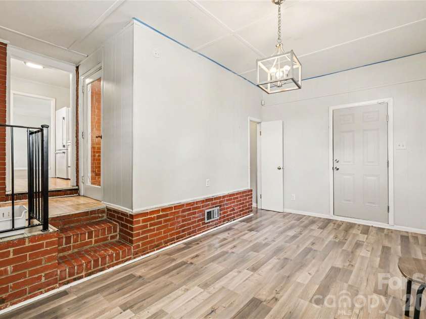 2000 Russell Avenue, Charlotte, NC 28216.  MLS# CAR4394937, YatesRealty ID 32550. Den | Sitting Room