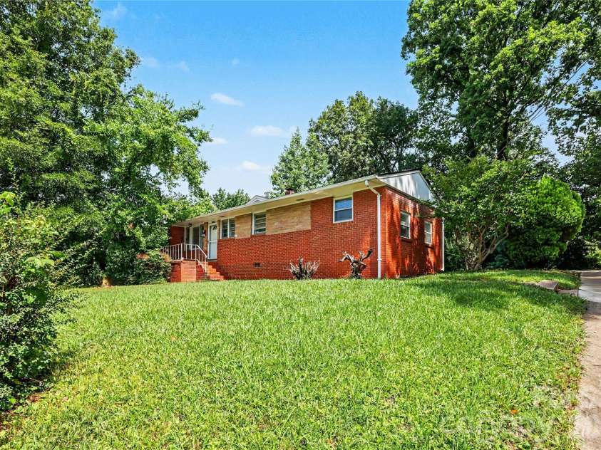 2000 Russell Avenue, Charlotte, NC 28216.  MLS# CAR4394937, YatesRealty ID 32550. Front Exterior