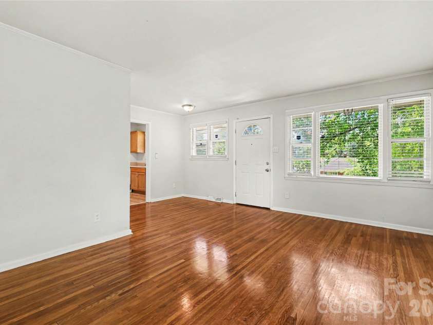 2000 Russell Avenue, Charlotte, NC 28216.  MLS# CAR4394937, YatesRealty ID 32550. Living Room