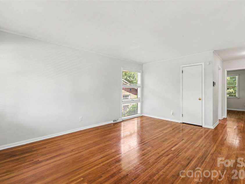 2000 Russell Avenue, Charlotte, NC 28216.  MLS# CAR4394937, YatesRealty ID 32550. Living Room