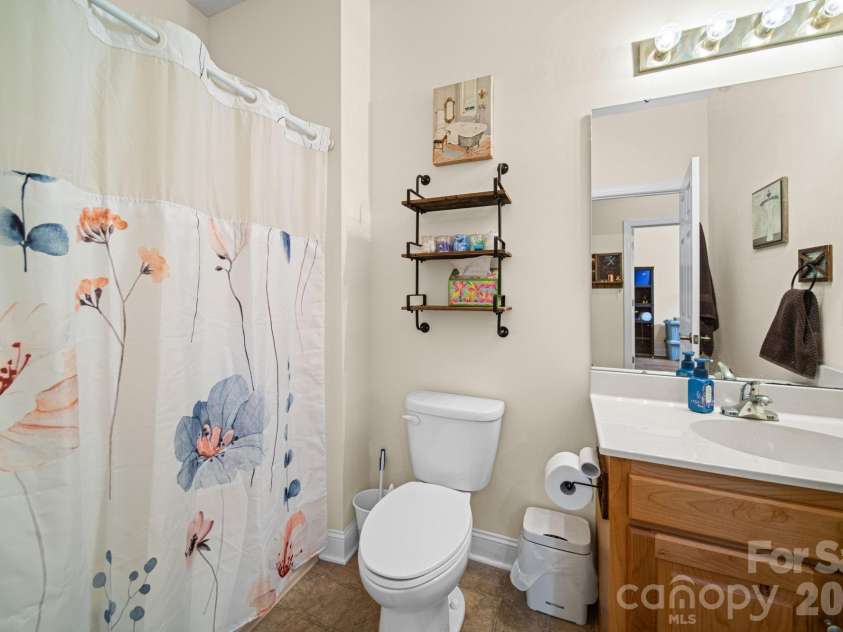 6241 Orchid Court, Denver, NC 28037.  MLS# CAR4393431, YatesRealty ID 32551. 2nd Full Bath