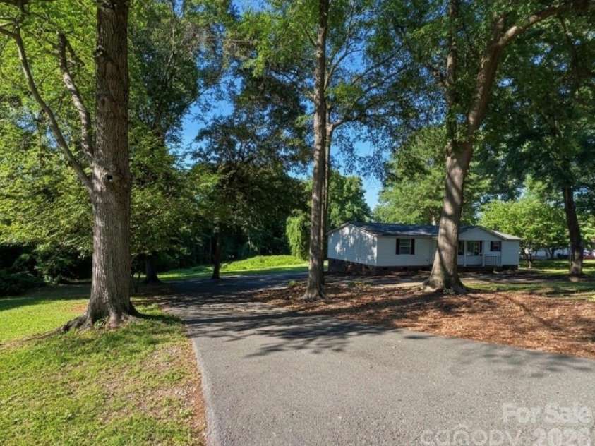 428 Club Drive, Gastonia, NC 28054.  MLS# CAR4389648, YatesRealty ID 32552. 