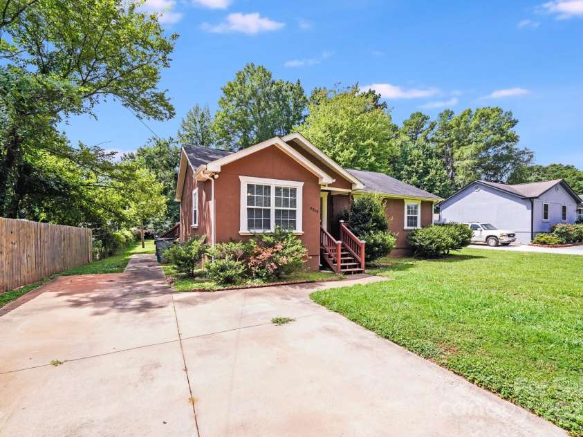 8905 Moores Chapel Road, Charlotte, NC 28214.  MLS# CAR4284723, YatesRealty ID 32552. 