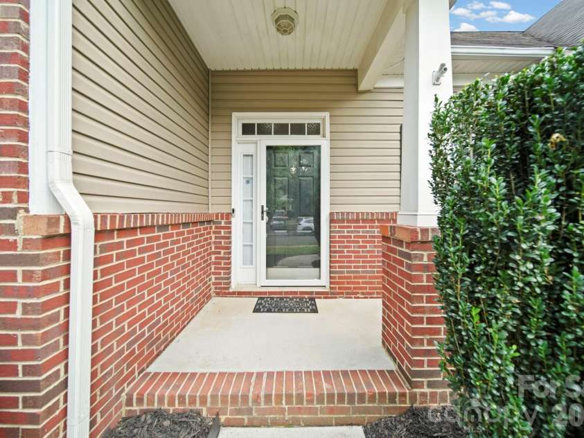 10111 Trailmoor Road, Charlotte, NC 28278.  MLS# CAR4388664, YatesRealty ID 32553. 