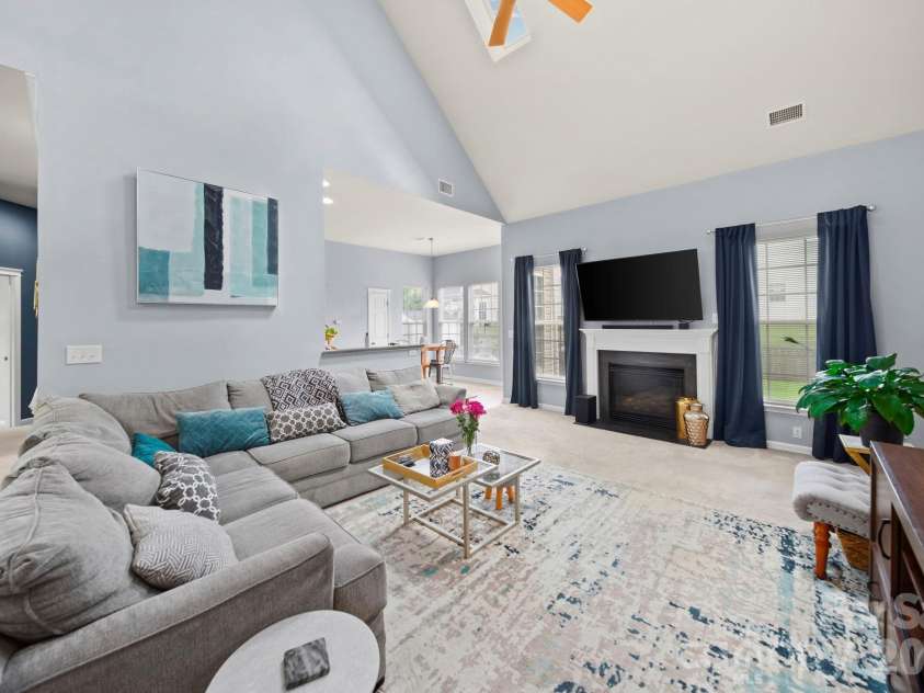 10111 Trailmoor Road, Charlotte, NC 28278.  MLS# CAR4388664, YatesRealty ID 32553. 
