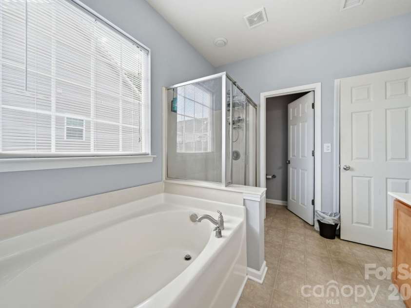 10111 Trailmoor Road, Charlotte, NC 28278.  MLS# CAR4388664, YatesRealty ID 32553. 