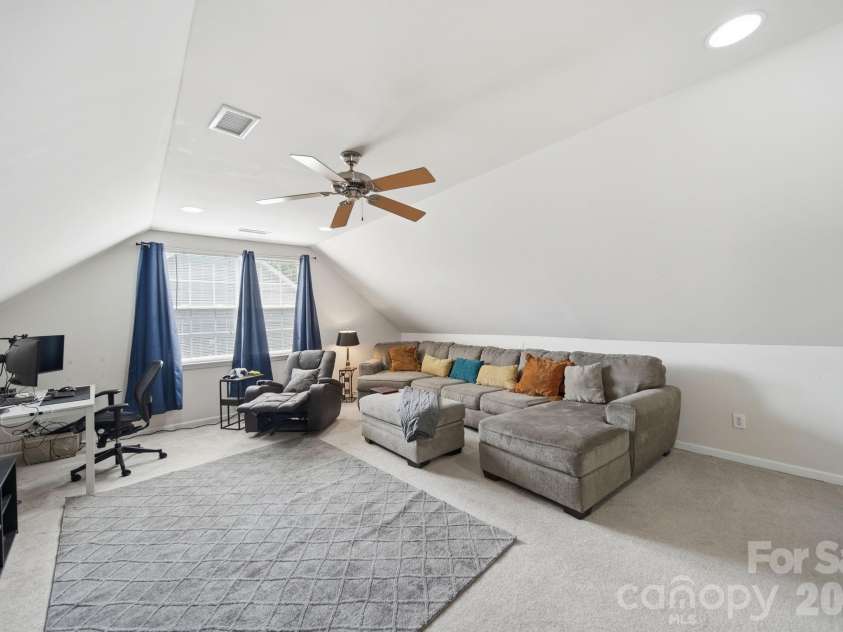 10111 Trailmoor Road, Charlotte, NC 28278.  MLS# CAR4388664, YatesRealty ID 32553. 