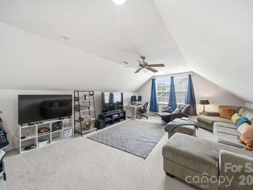 10111 Trailmoor Road, Charlotte, NC 28278.  MLS# CAR4388664, YatesRealty ID 32553. 