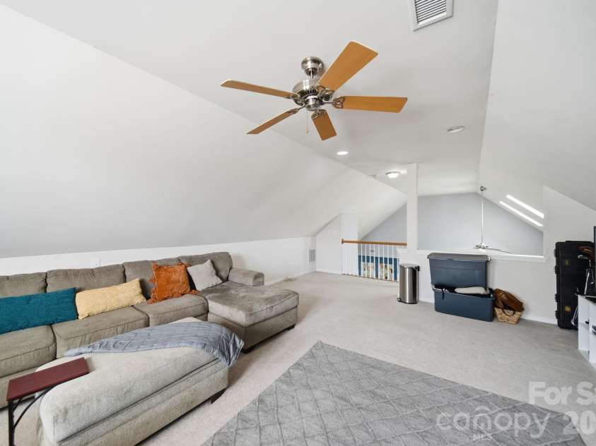 10111 Trailmoor Road, Charlotte, NC 28278.  MLS# CAR4388664, YatesRealty ID 32553. 