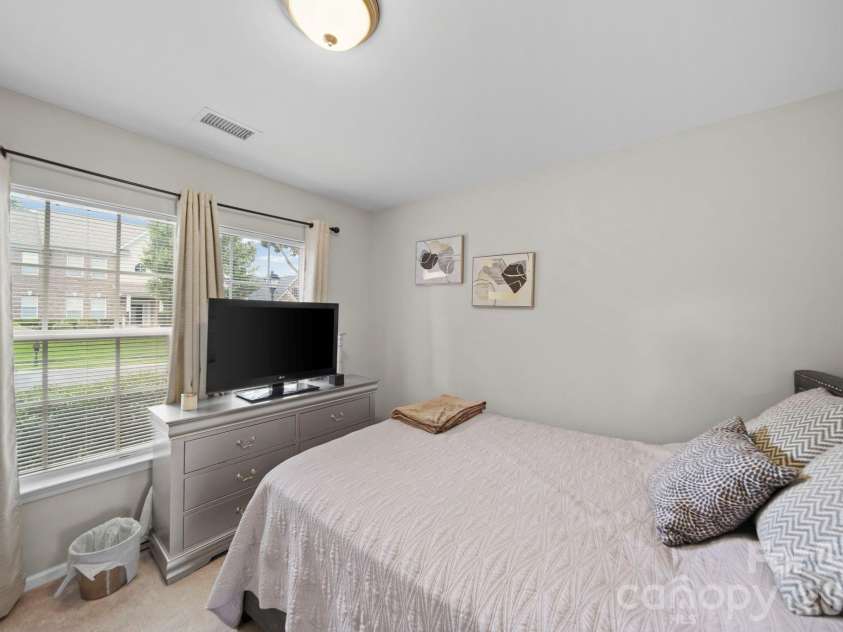 10111 Trailmoor Road, Charlotte, NC 28278.  MLS# CAR4388664, YatesRealty ID 32553. 