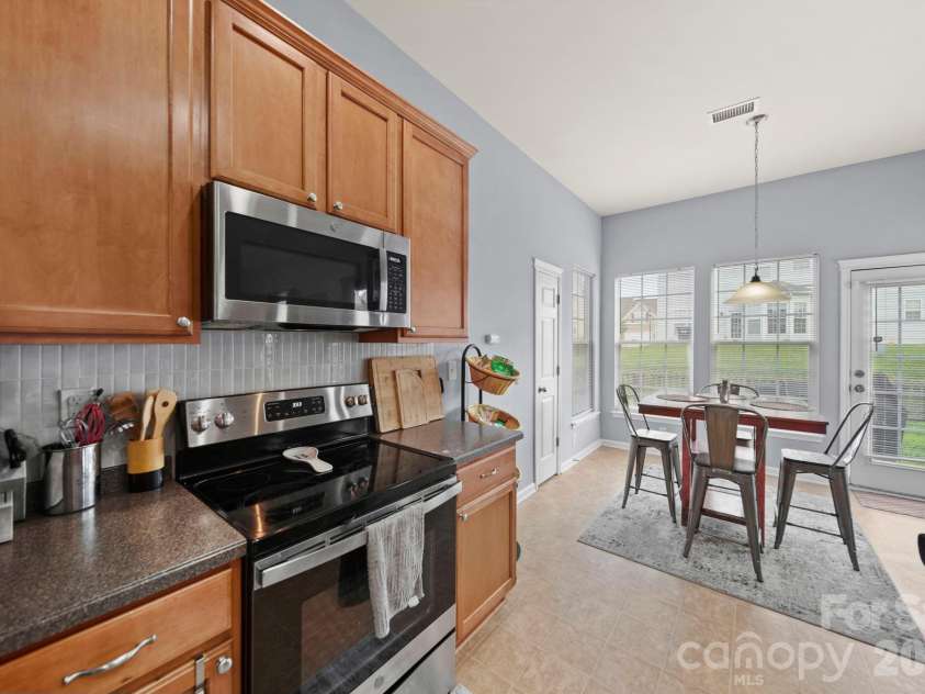 10111 Trailmoor Road, Charlotte, NC 28278.  MLS# CAR4388664, YatesRealty ID 32553. 