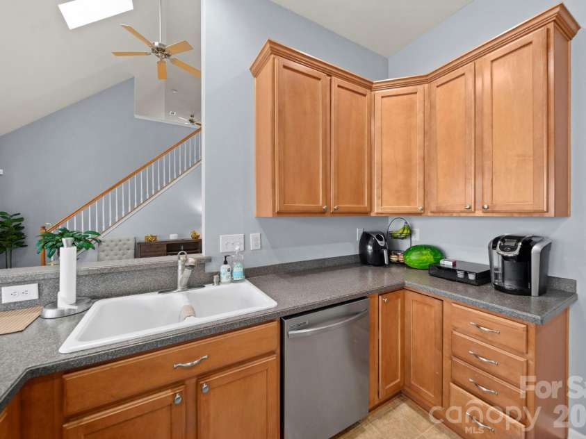 10111 Trailmoor Road, Charlotte, NC 28278.  MLS# CAR4388664, YatesRealty ID 32553. 