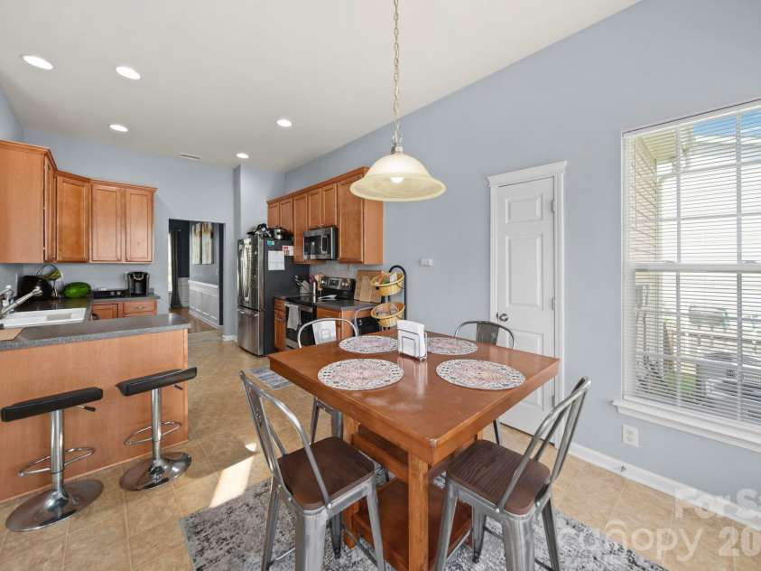 10111 Trailmoor Road, Charlotte, NC 28278.  MLS# CAR4388664, YatesRealty ID 32553. 