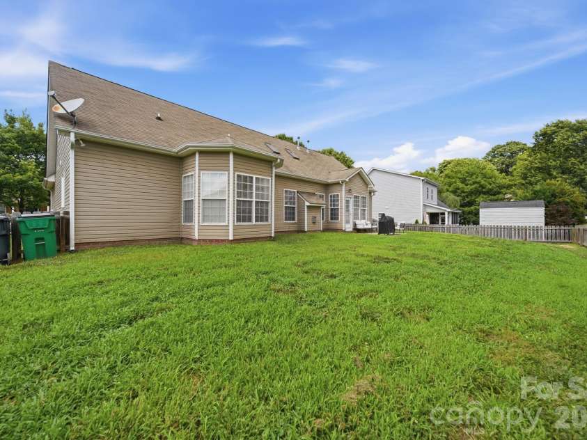 10111 Trailmoor Road, Charlotte, NC 28278.  MLS# CAR4388664, YatesRealty ID 32553. 