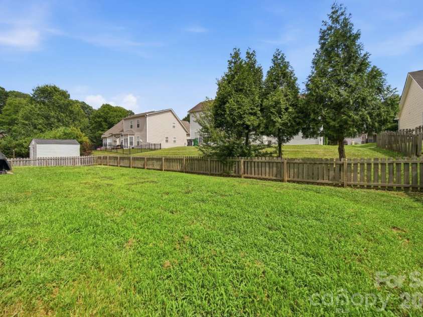 10111 Trailmoor Road, Charlotte, NC 28278.  MLS# CAR4388664, YatesRealty ID 32553. 