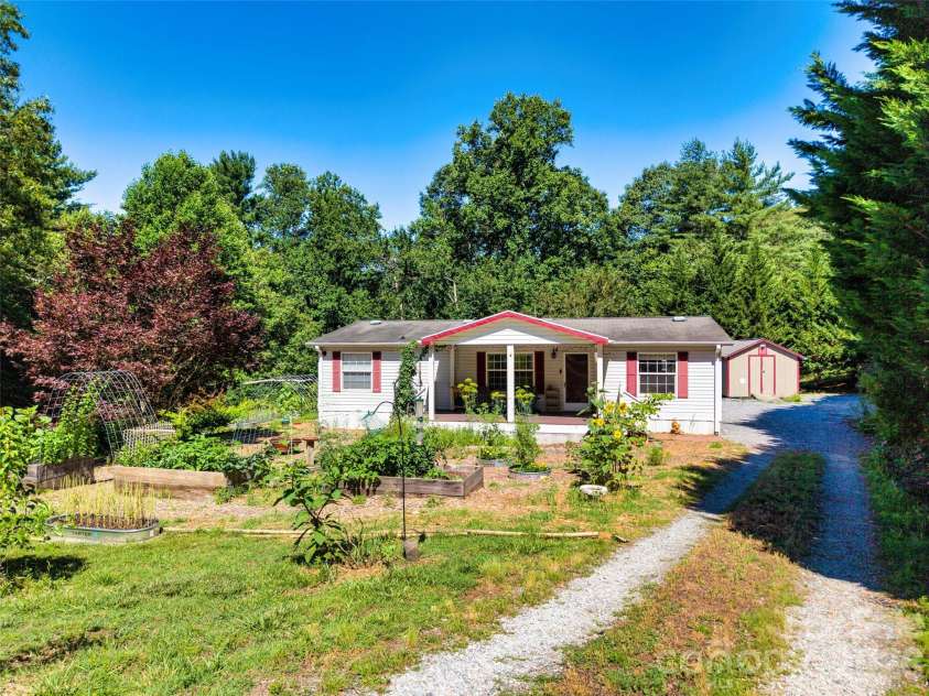 435 McMinn Road, Hendersonville, NC 28792.  MLS# CAR4386081, YatesRealty ID 32554. 