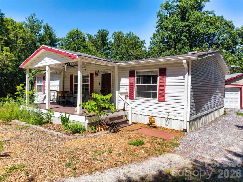 435 McMinn Road, Hendersonville, NC 28792.  MLS# CAR4386081, YatesRealty ID 32554. 