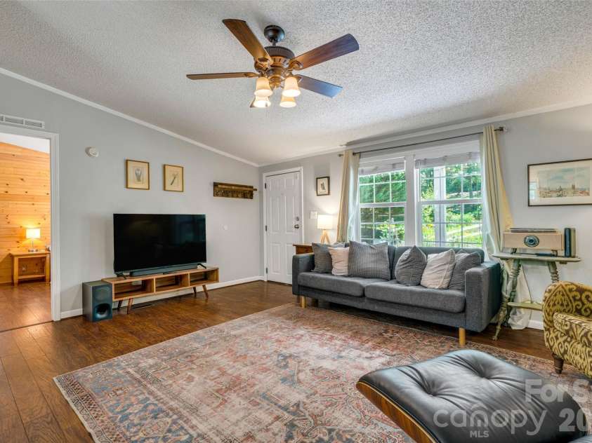 435 McMinn Road, Hendersonville, NC 28792.  MLS# CAR4386081, YatesRealty ID 32554. 