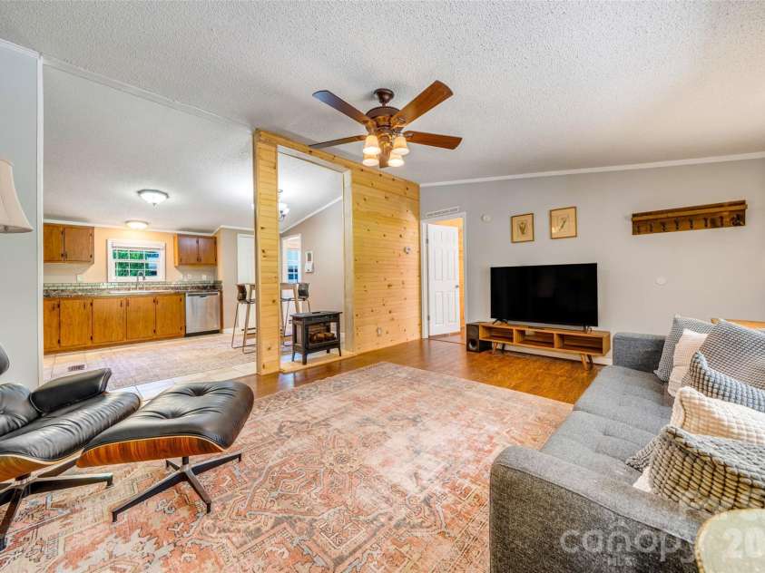 435 McMinn Road, Hendersonville, NC 28792.  MLS# CAR4386081, YatesRealty ID 32554. 