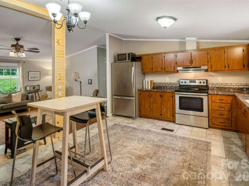 435 McMinn Road, Hendersonville, NC 28792.  MLS# CAR4386081, YatesRealty ID 32554. 
