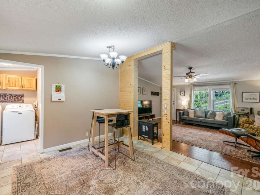 435 McMinn Road, Hendersonville, NC 28792.  MLS# CAR4386081, YatesRealty ID 32554. 