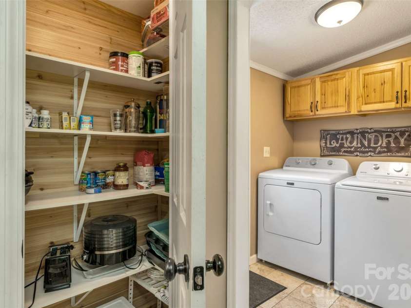 435 McMinn Road, Hendersonville, NC 28792.  MLS# CAR4386081, YatesRealty ID 32554. 