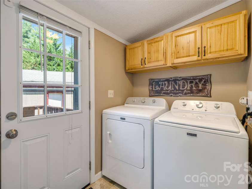 435 McMinn Road, Hendersonville, NC 28792.  MLS# CAR4386081, YatesRealty ID 32554. 
