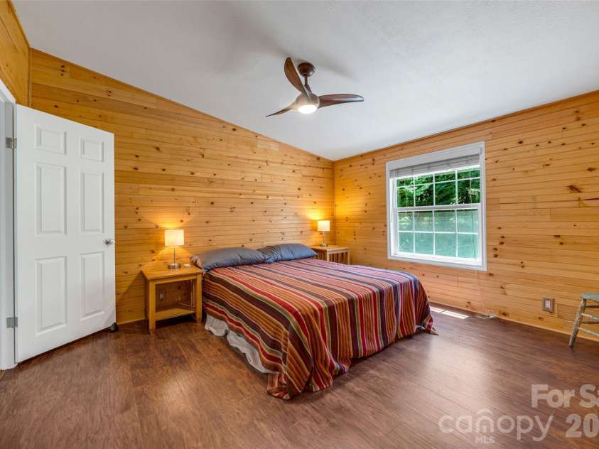 435 McMinn Road, Hendersonville, NC 28792.  MLS# CAR4386081, YatesRealty ID 32554. 