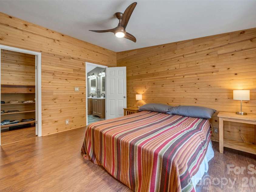 435 McMinn Road, Hendersonville, NC 28792.  MLS# CAR4386081, YatesRealty ID 32554. 