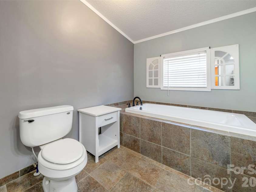435 McMinn Road, Hendersonville, NC 28792.  MLS# CAR4386081, YatesRealty ID 32554. 