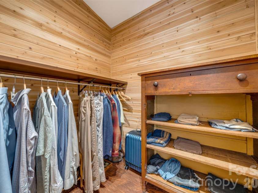 435 McMinn Road, Hendersonville, NC 28792.  MLS# CAR4386081, YatesRealty ID 32554. 