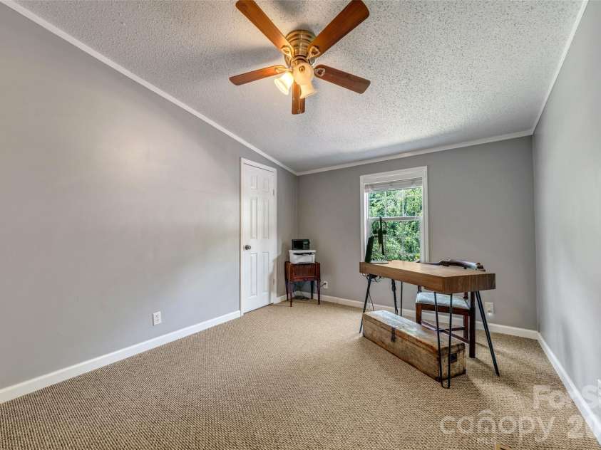 435 McMinn Road, Hendersonville, NC 28792.  MLS# CAR4386081, YatesRealty ID 32554. 